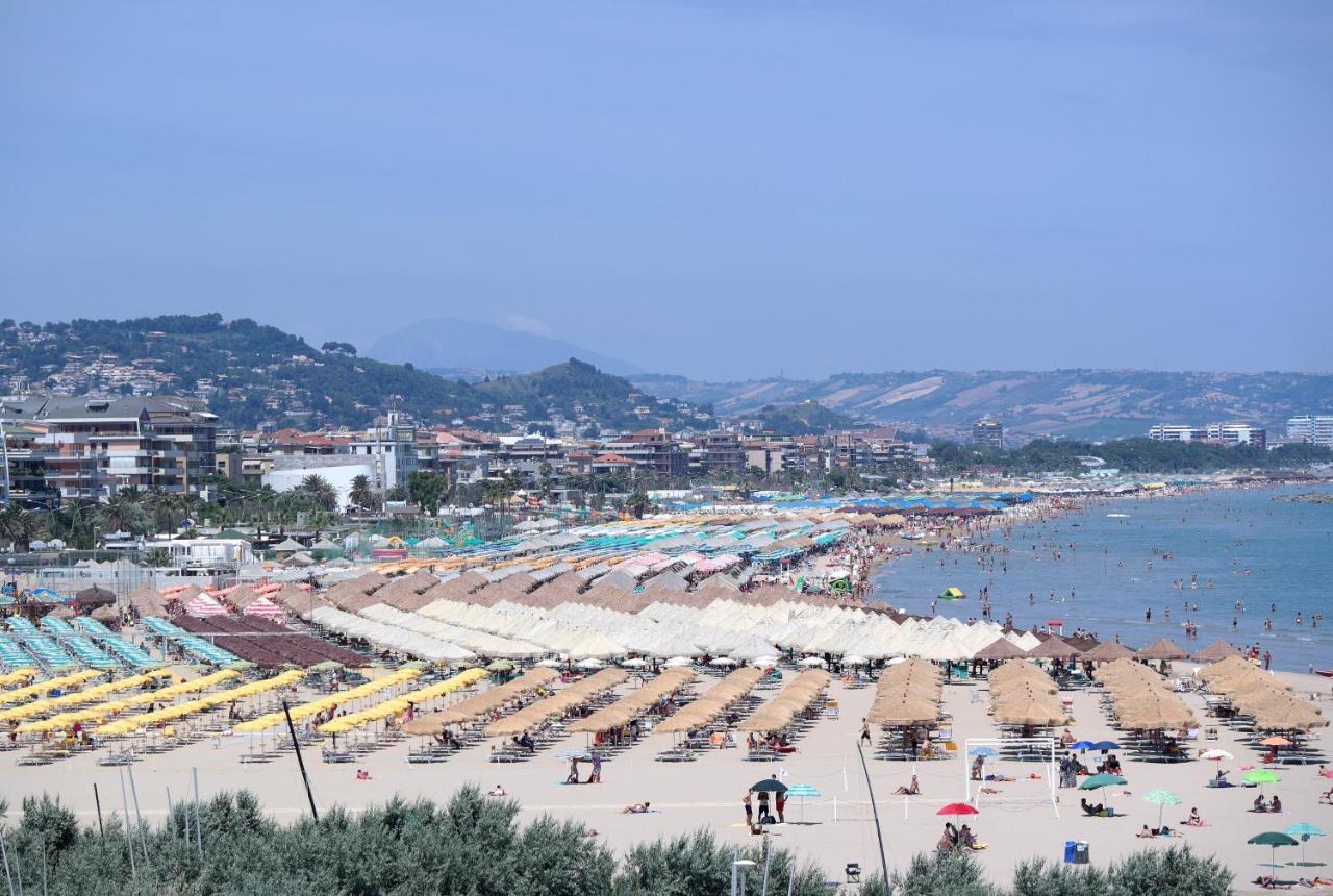 Suite113 In The Center With Beach Pescara Bagian luar foto